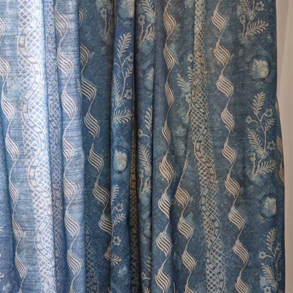 Indigo Floral Tyg — Designers Guild i miljö