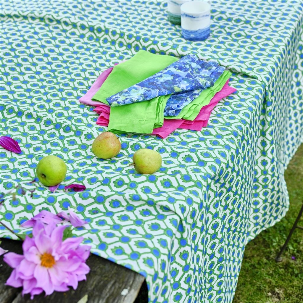 Jaal Outdoor Tyg — Designers Guild i miljö