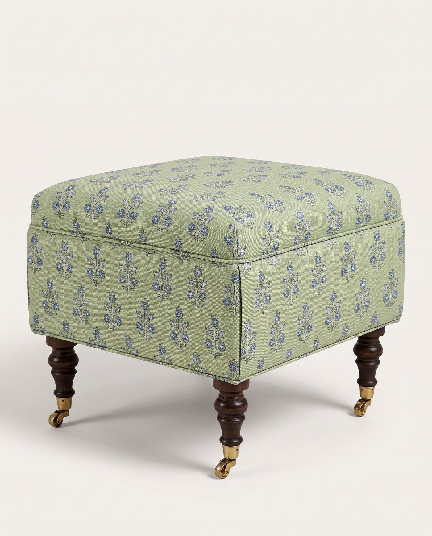Jio Bentley fotpall klädd i Poppy Sprig Green/Blue