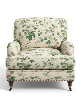 Jio Charles fåtölj klädd i Chantilly Cream — Colefax & Fowler