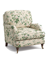 Jio Charles fåtölj klädd i Chantilly Cream — Colefax & Fowler