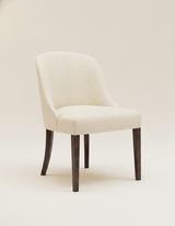 Jio Dippan stol klädd i PILOT 0,5m — Zoffany Amoret Performance White Clay