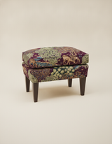 Jio Edward fotpall utan kappa klädd i The Brook Tapestry Red