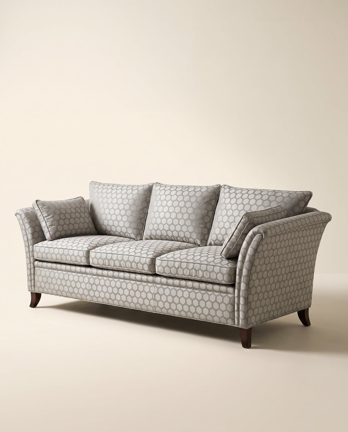 Jio Essex soffa 3-sits 215 cm utan kappa klädd i Zardozi Silver Birch