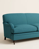 Jio Howard soffa 2-sits 195 cm, fast rygg klädd i Linara Tyg 3 — Romo Peking Blue