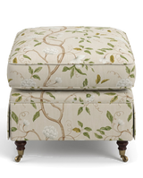 Jio Howard fotpall 66x66 cm klädd i Snow Tree Cream — Colefax & Fowler