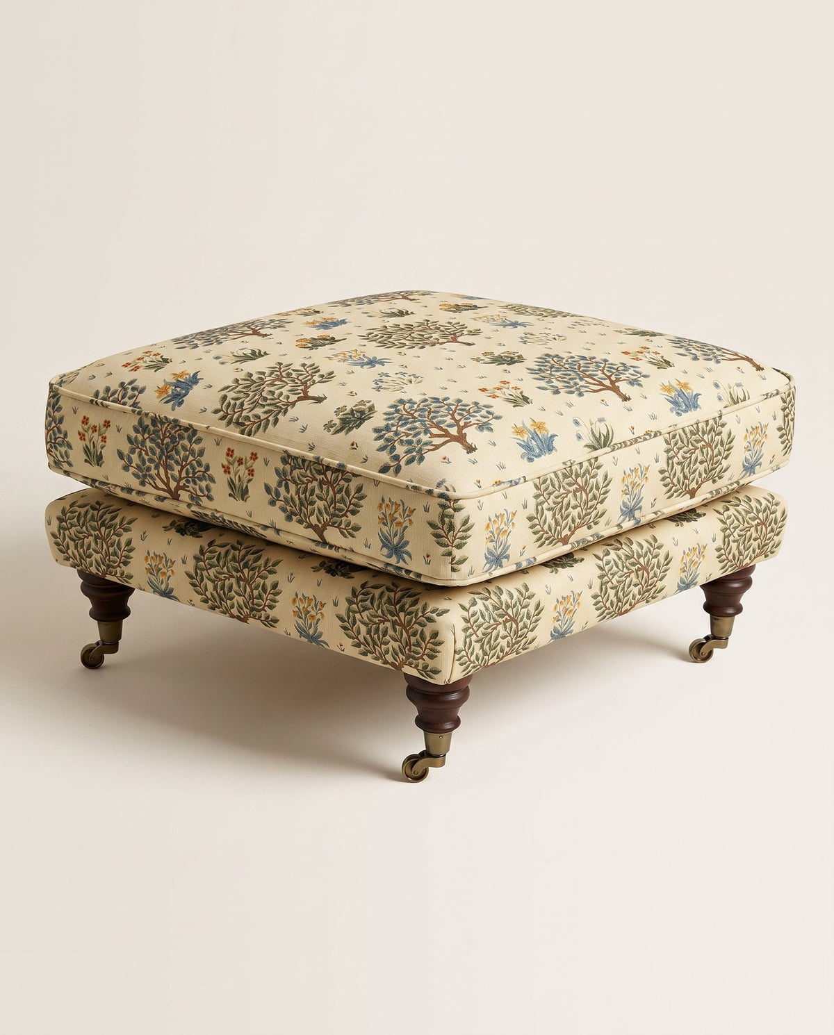 Jio Howard fotpall 66x66 cm klädd i Orchard Olive/Gold