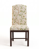 Jio Stol Ludwig klädd i Snow Tree Cream — Colefax & Fowler