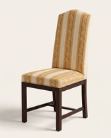 Jio Stol Ludwig klädd i Aldbury Stripe Ochre