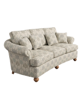 Jio Madison soffa 244 cm utan kappa klädd i Melior Silver — Colefax & Fowler