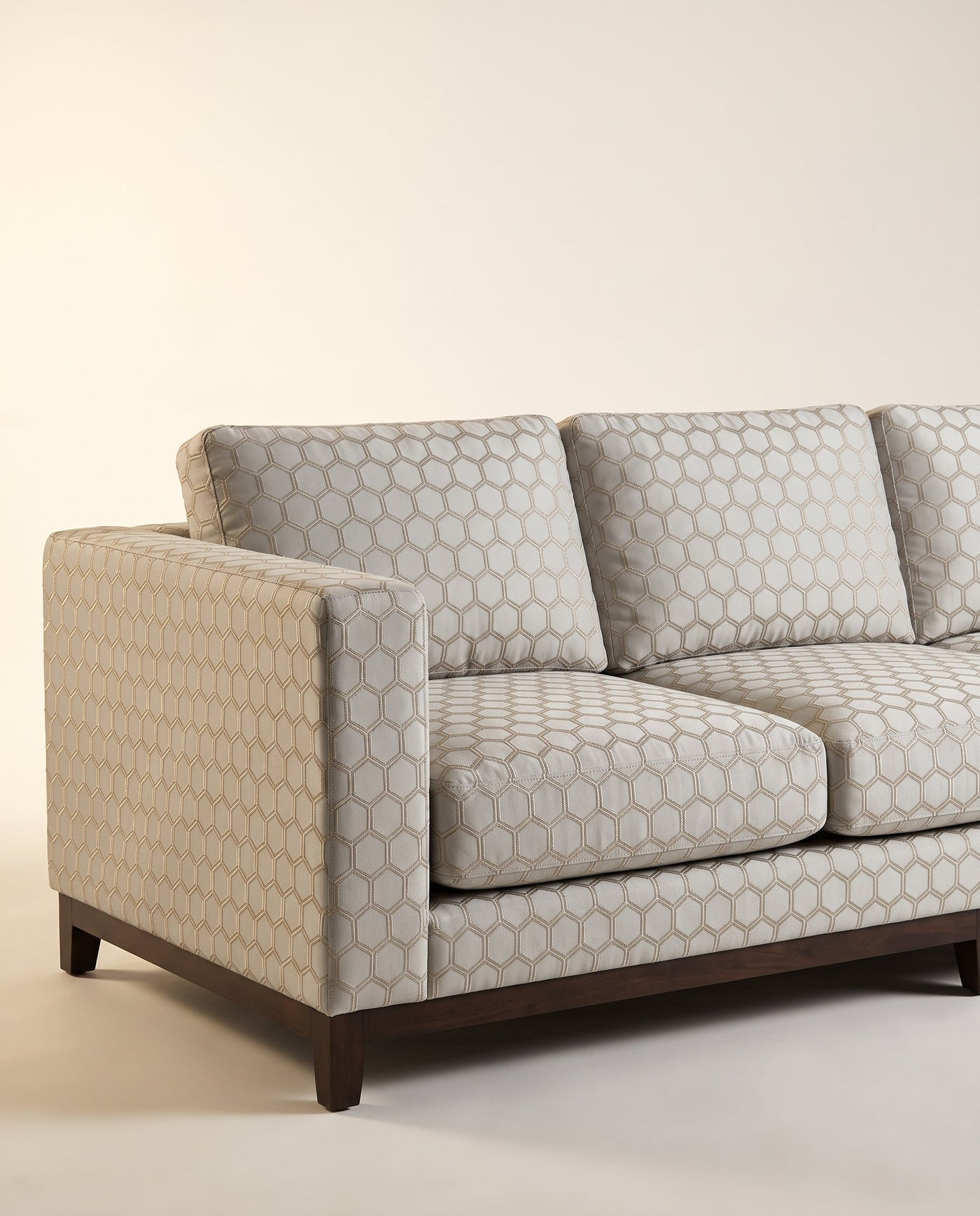 Jio Manhattan soffa 3-sits 250 cm klädd i Zardozi Silver Birch