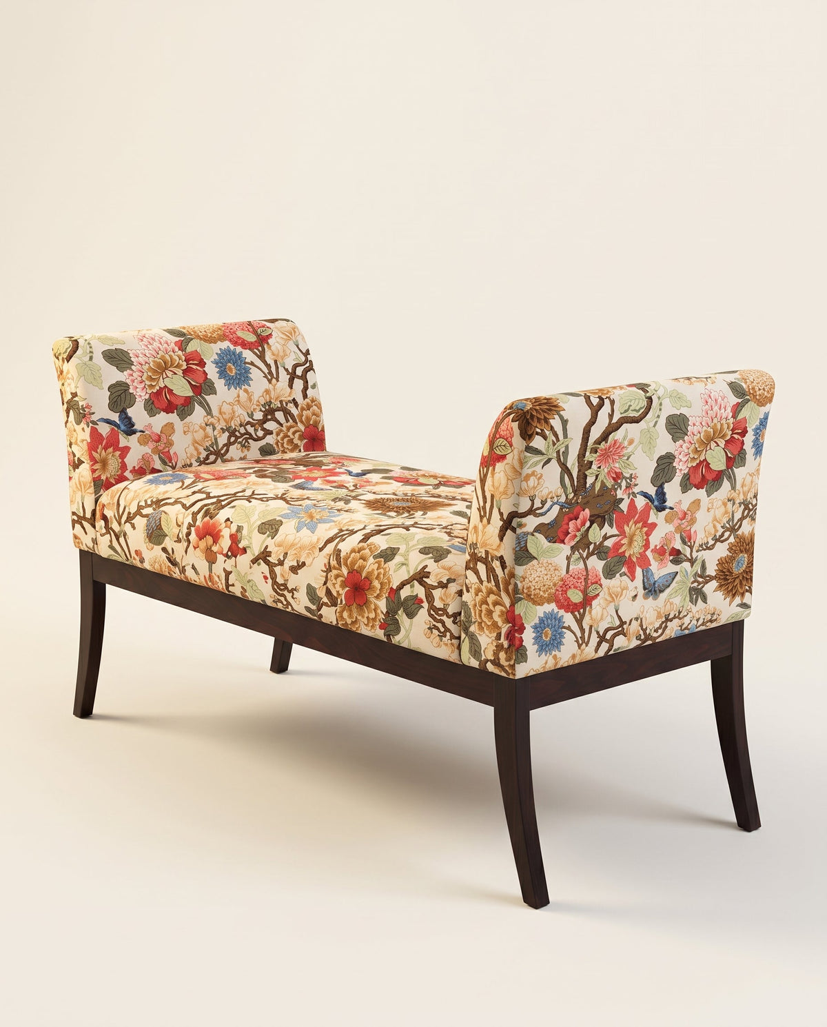 Jio Mayfair pall 55x135 H70 klädd i Magnolia Biscuit/Sand