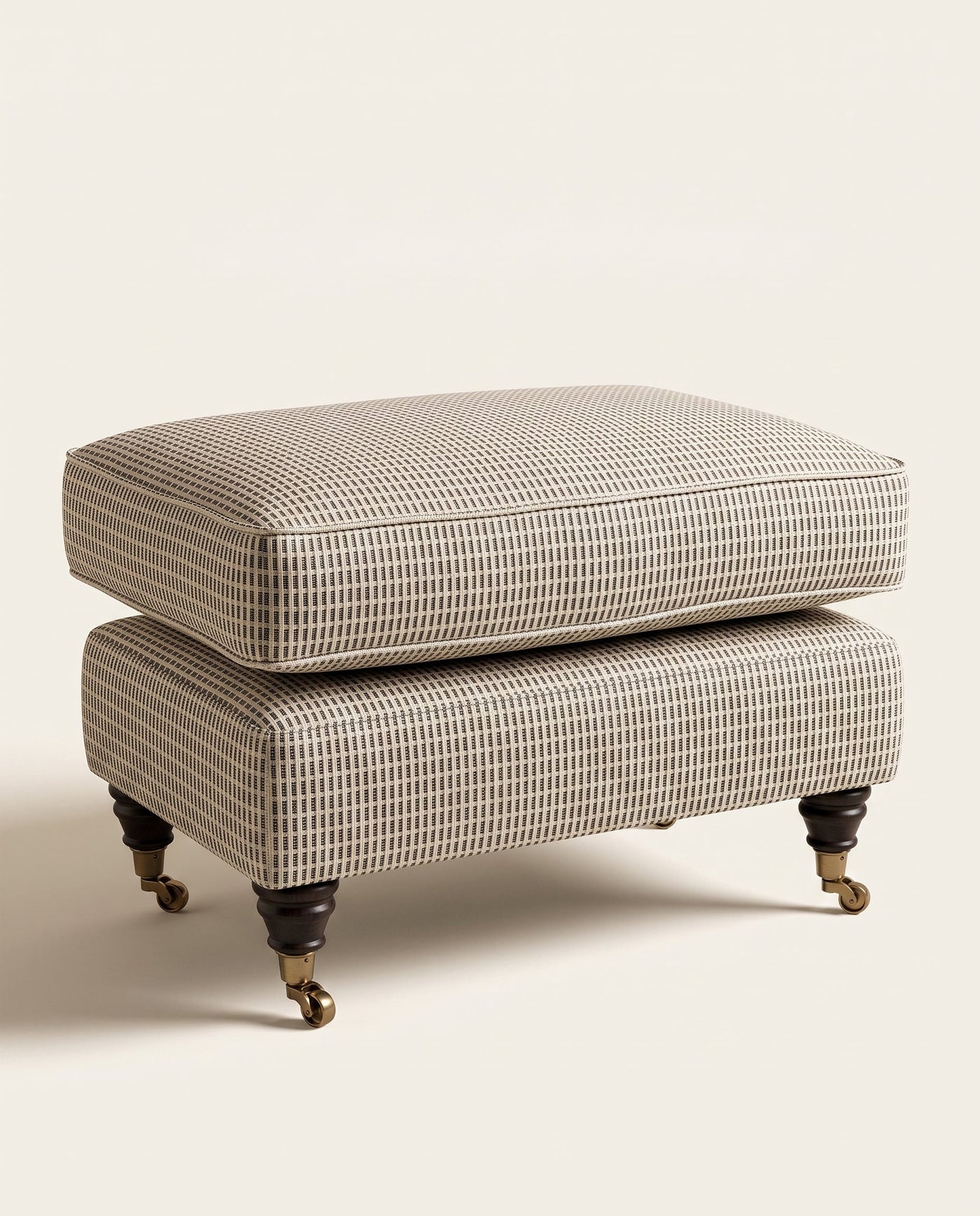 Jio Metropolitan fotpall 82x45 cm klädd i Mikado White