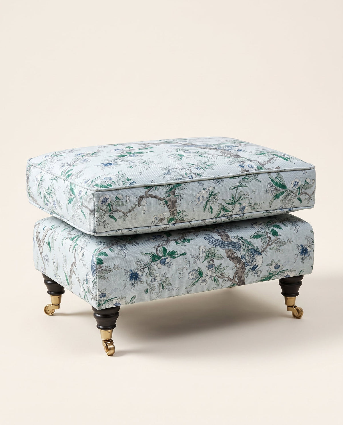 Jio Metropolitan fotpall 82x45 cm klädd i Chintz Blue Stone