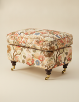 Jio Rosendal fotpall 62x42 cm klädd i Magnolia Biscuit/Sand