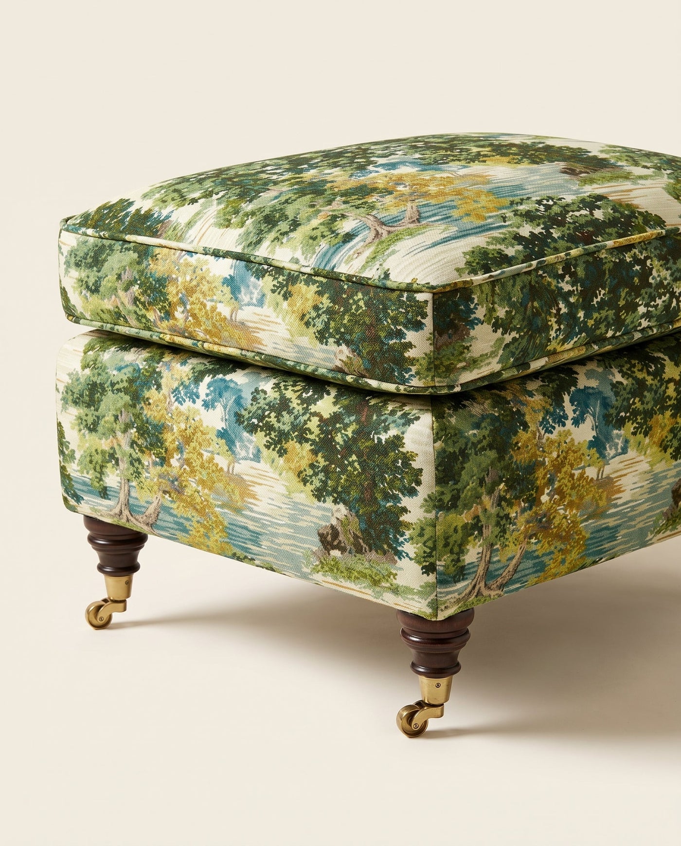 Jio Rosendal fotpall 62x42 cm klädd i Ancient Canopy Sap Green