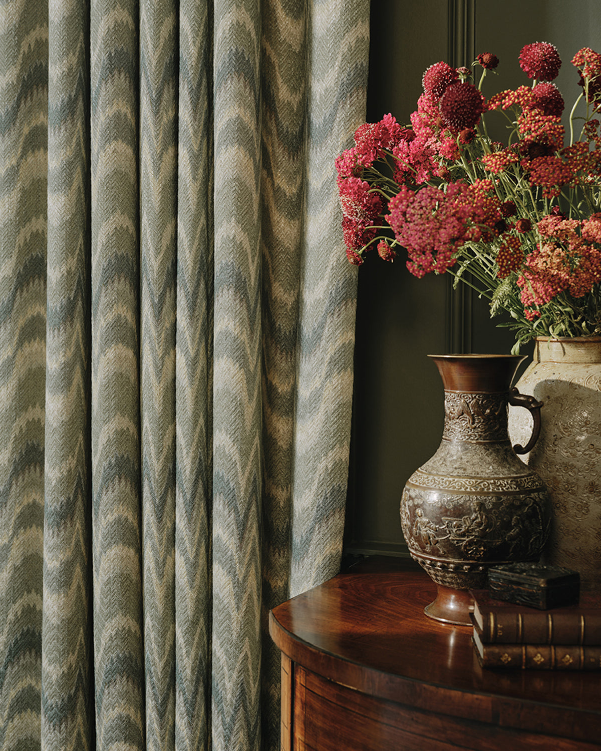 Kemerton miljöbild — Colefax & Fowler tyg