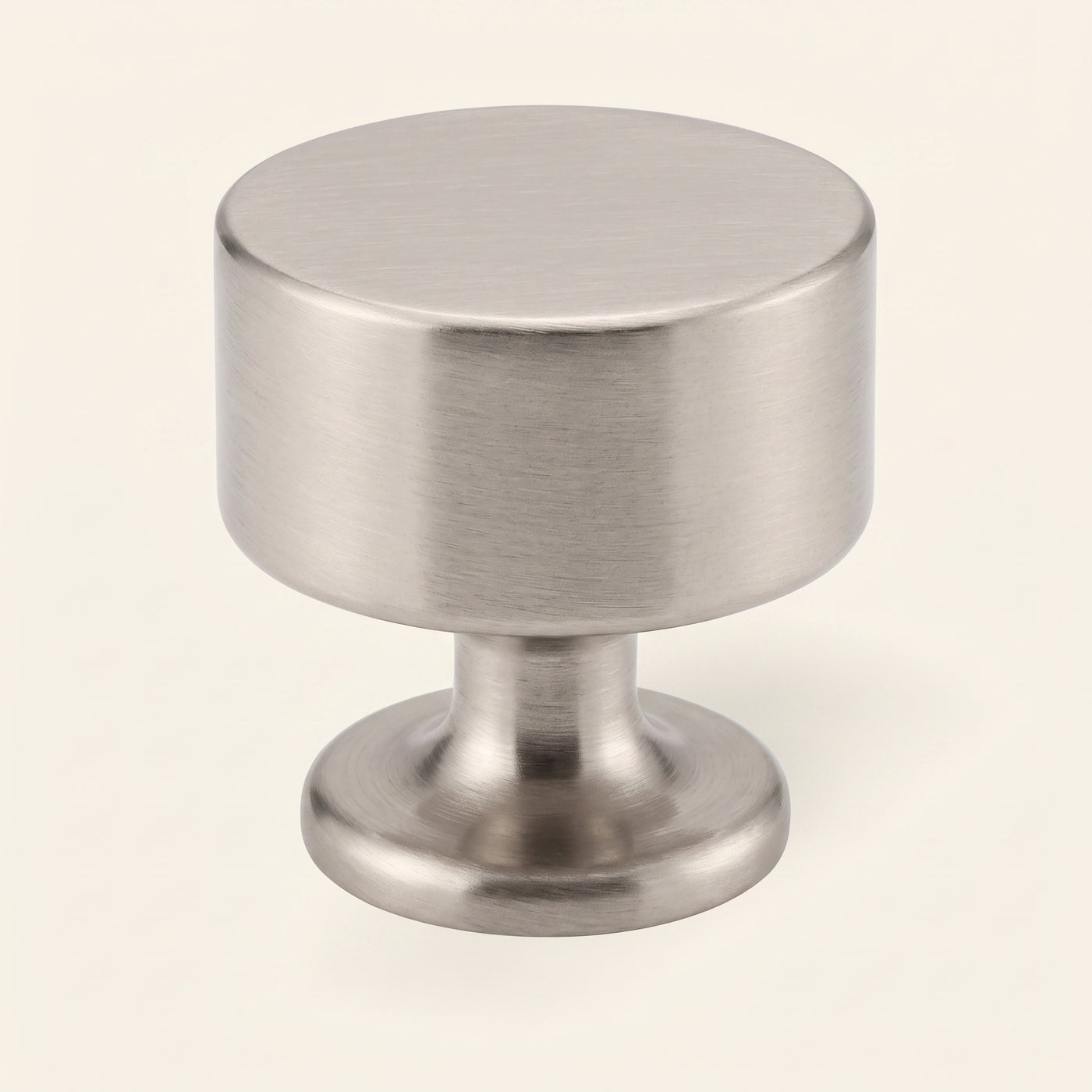 Kingsheath Skåpsknopp — Hand-borstad nickel