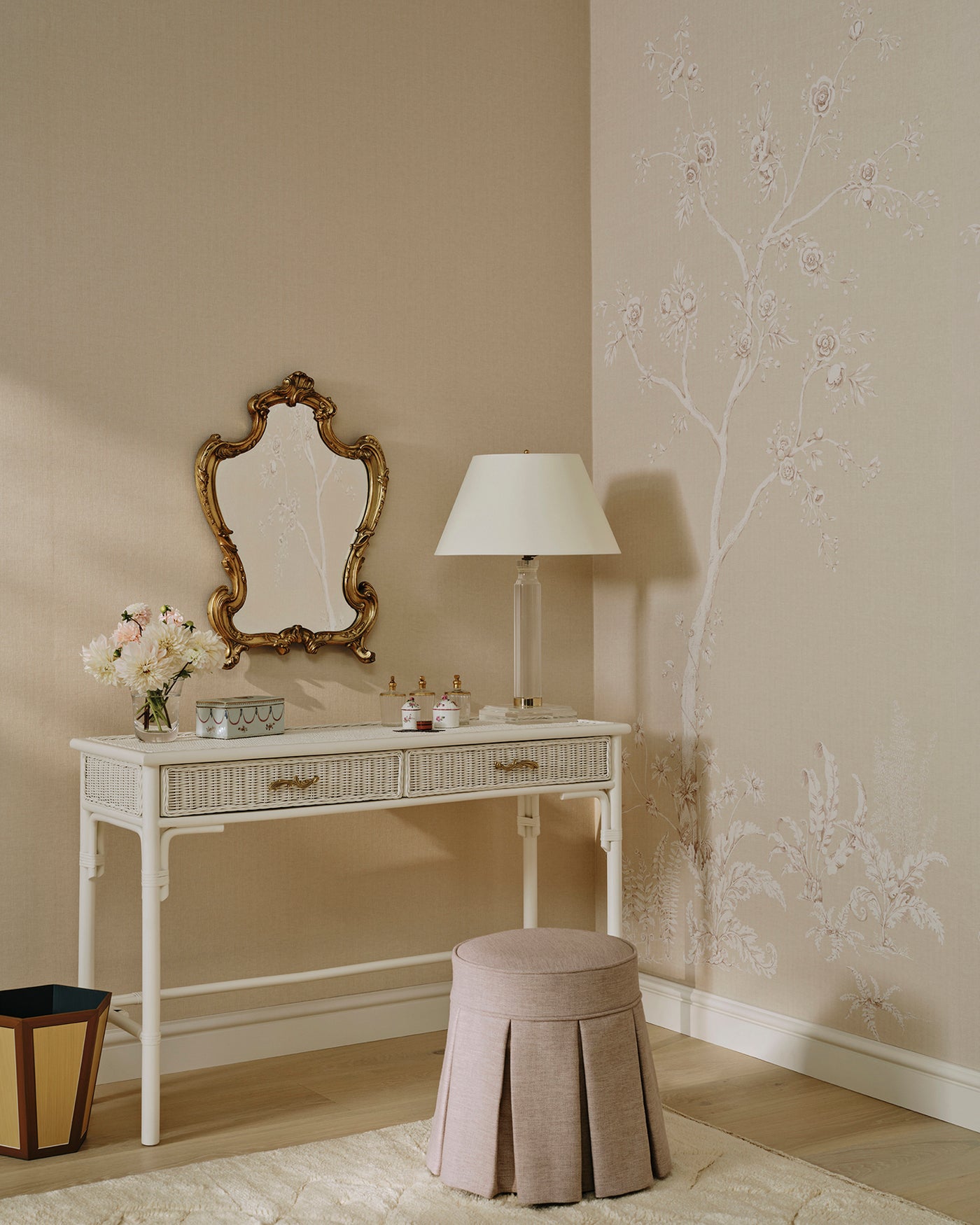 Lambourne Plain — Colefax & Fowler tapet, miljöbild
