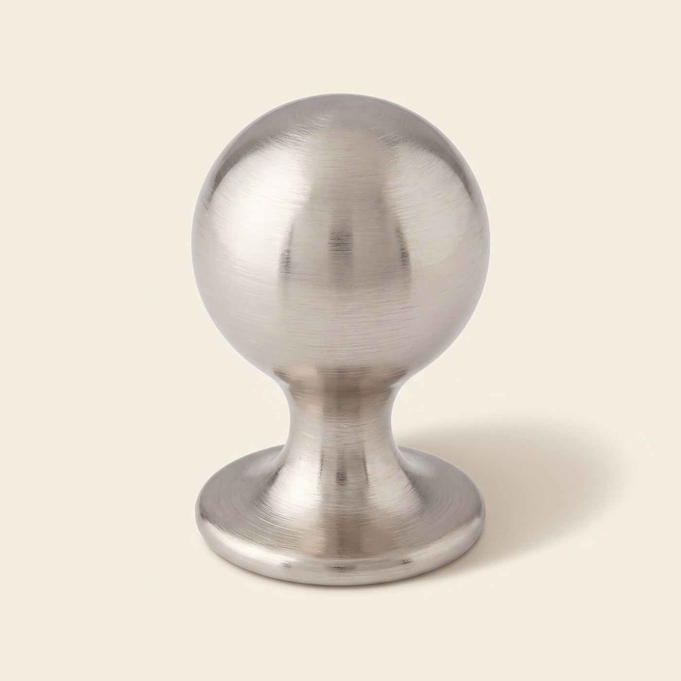 Latchford Skåpsknopp — Hand-borstad nickel