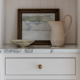 Latchford Skåpsknopp — Antik mässing. Design by JK Interior Living.