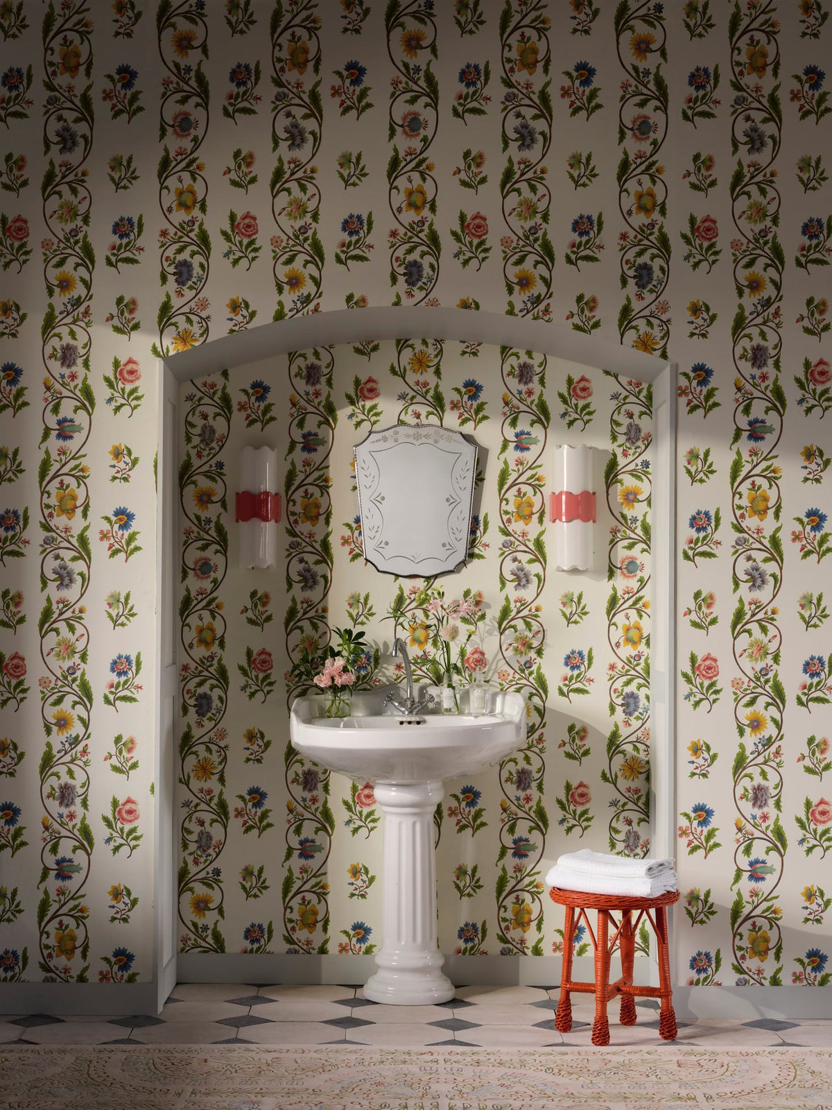 Le Clos du Roi room setting — Pierre Frey wallpaper