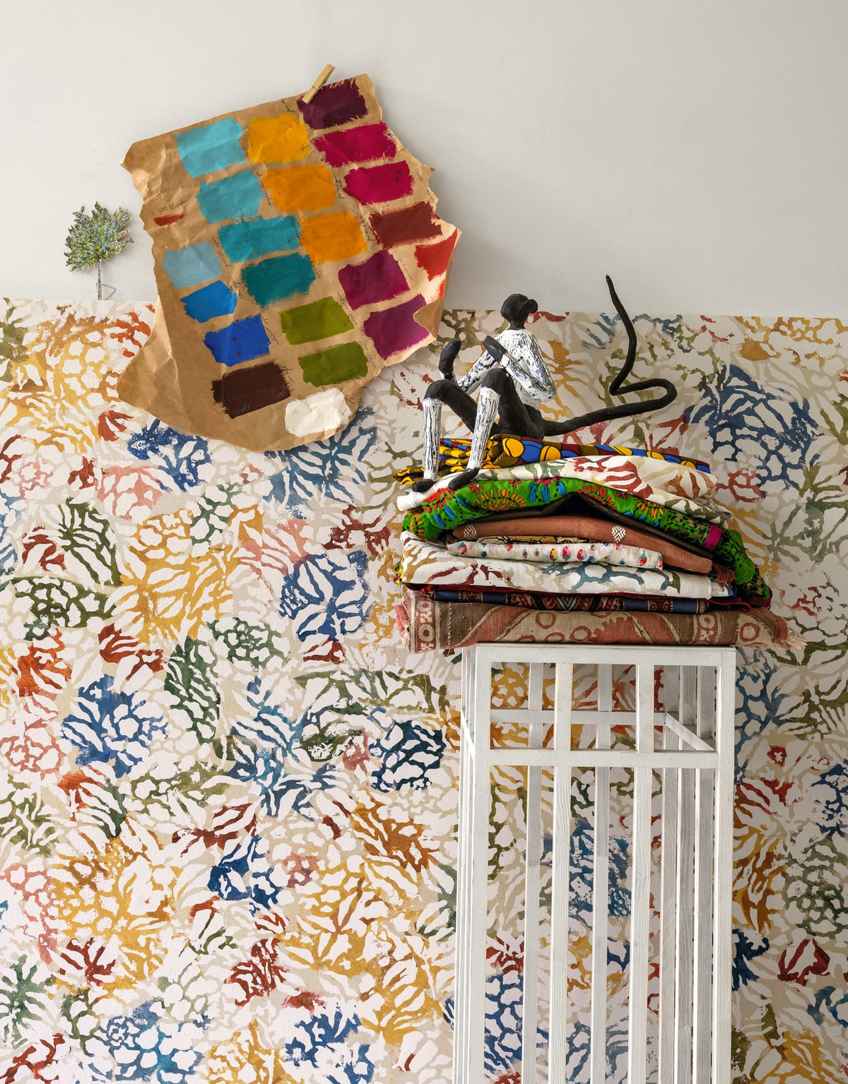 Les Pivoines room setting — Pierre Frey wallpaper