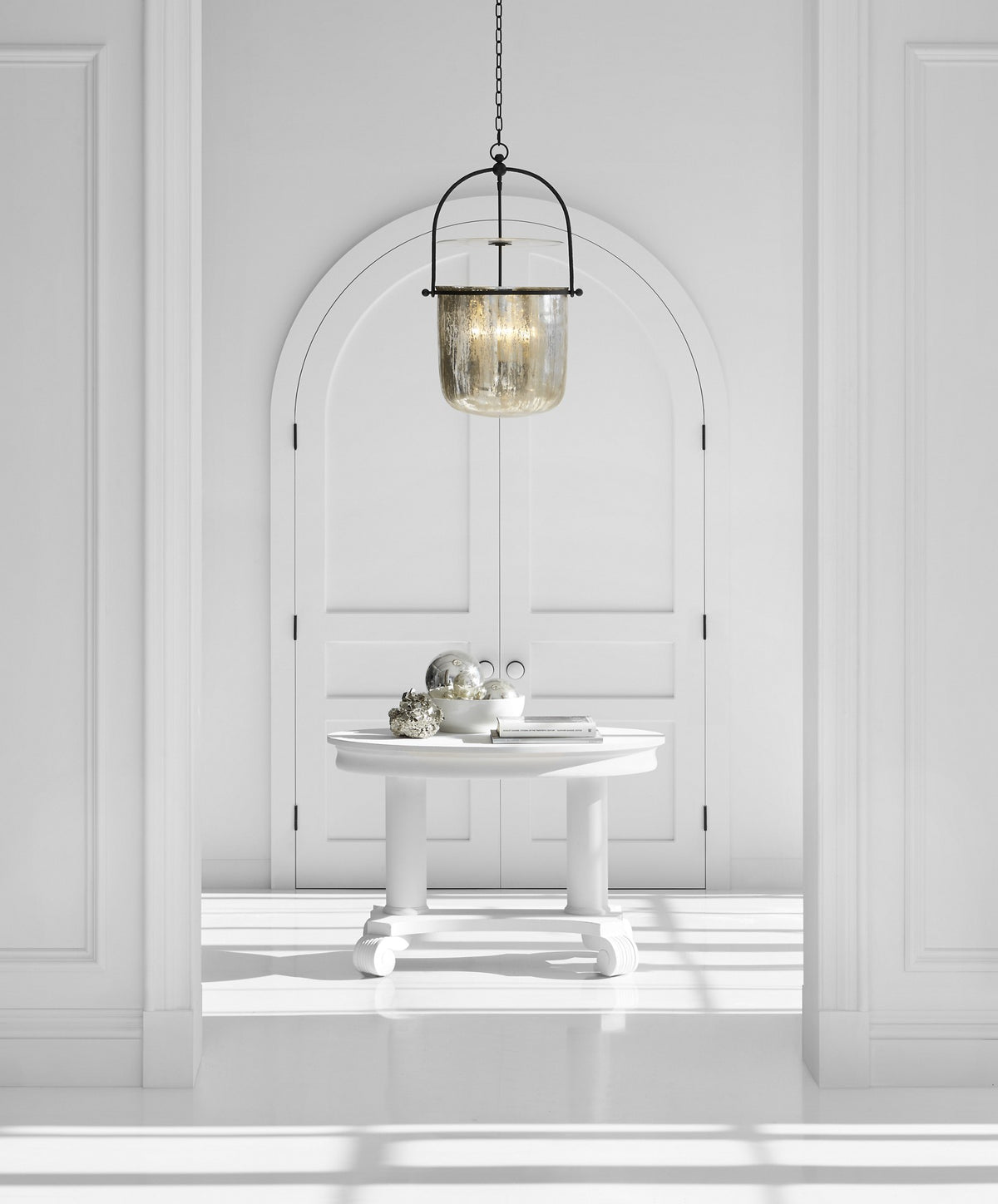 Lorford Smoke Bell Lykta — Chapman & Myers for Visual Comfort & Co. miljöbild