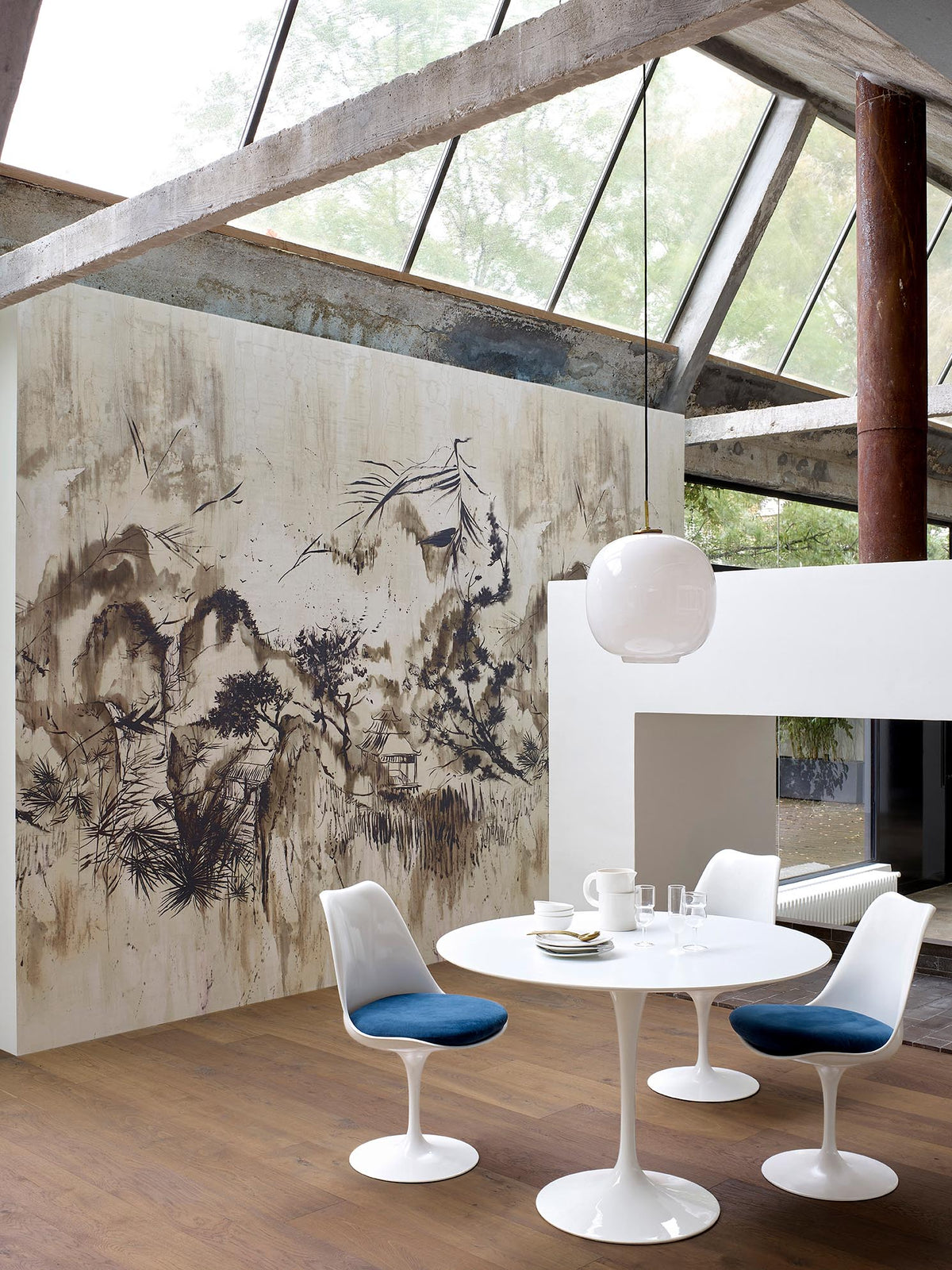 Magie Japonaise room setting — Pierre Frey wallpaper