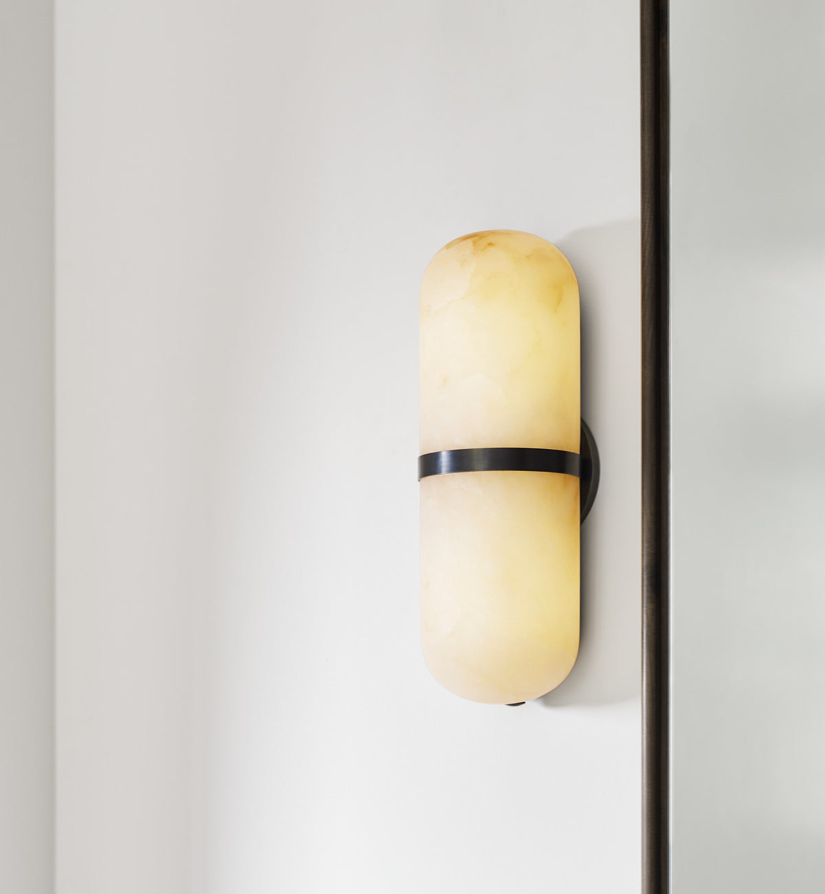 Melange Pill Form Vägglampa — Kelly Wearstler for Visual Comfort & Co. detaljbild