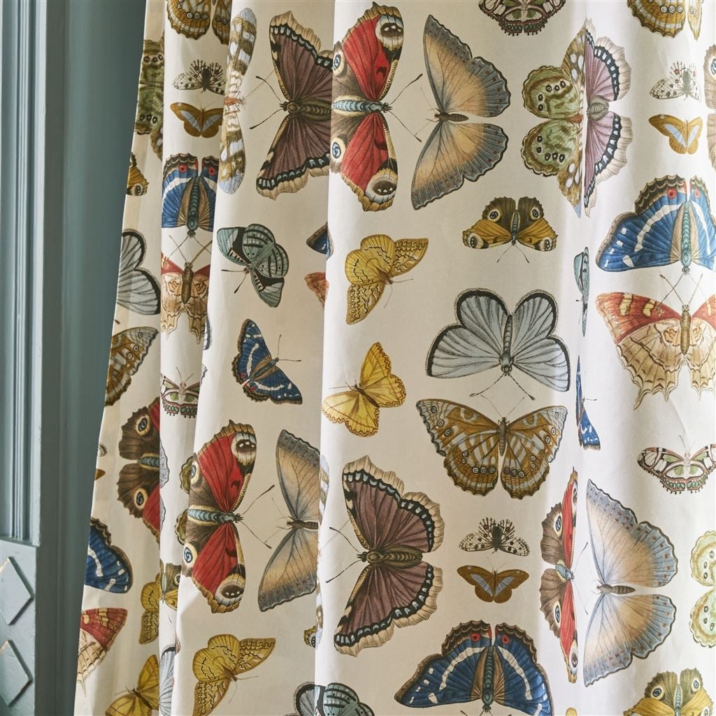 Mirrored Butterflies Tyg — Designers Guild i miljö
