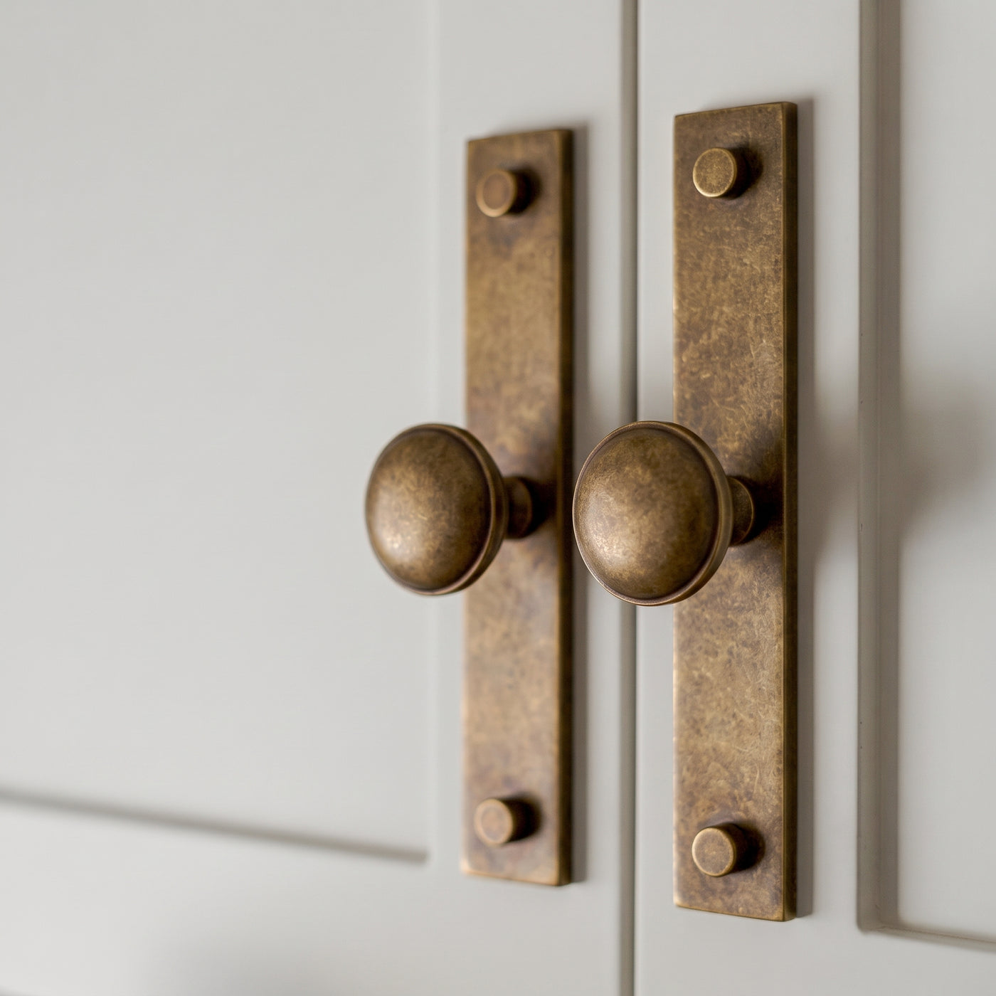 MIX diamantknottrad Wall Krok Rack — miljöbild, Antik mässing - BEL