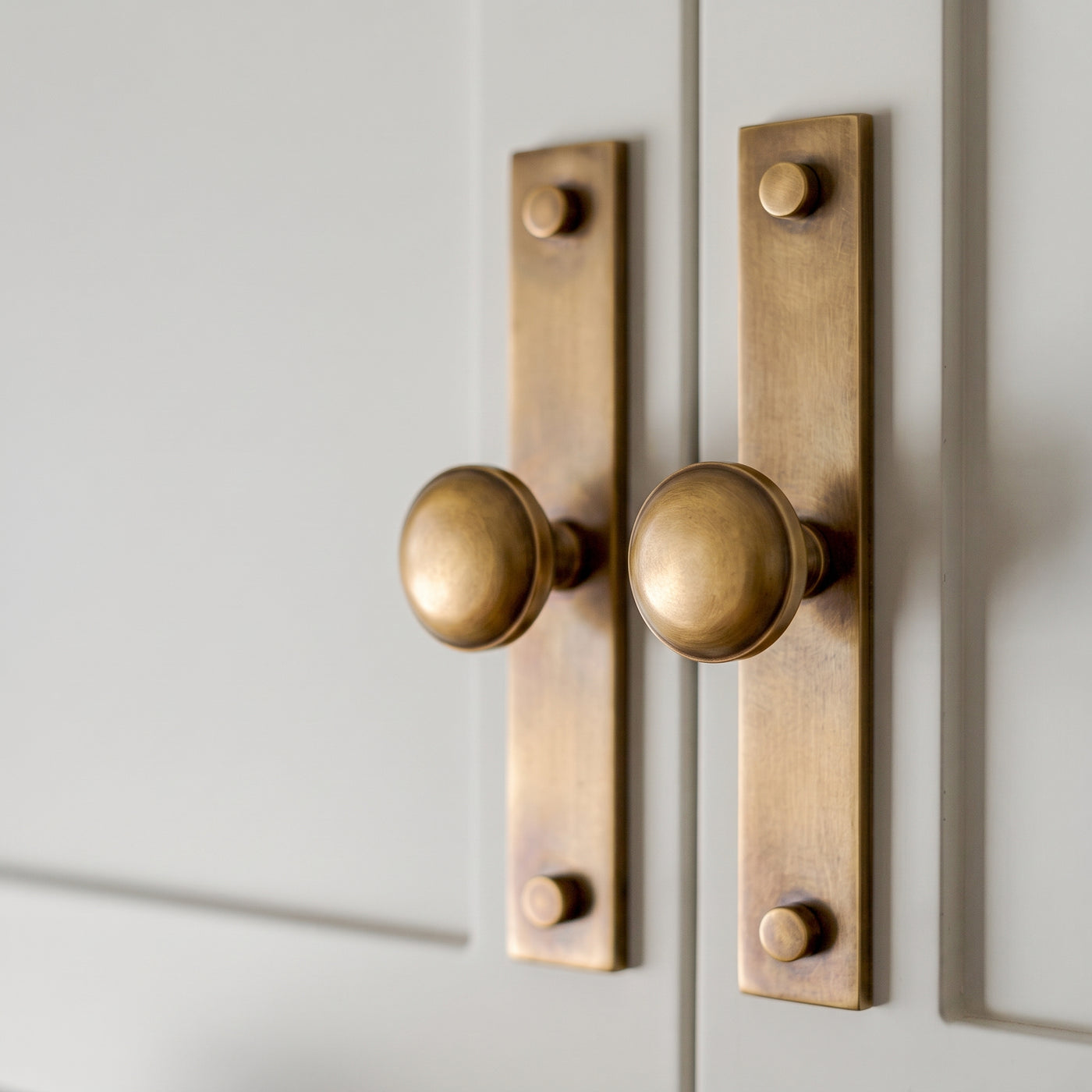 MIX diamantknottrad Wall Krok Rack — miljöbild, Fin engelsk antik - FEA