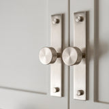 MIX diamantknottrad Wall Krok Rack — miljöbild, Hand-borstad nickel - HBN