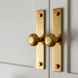 MIX diamantknottrad Wall Krok Rack — miljöbild, Polerad mässing, olackad - PBUL