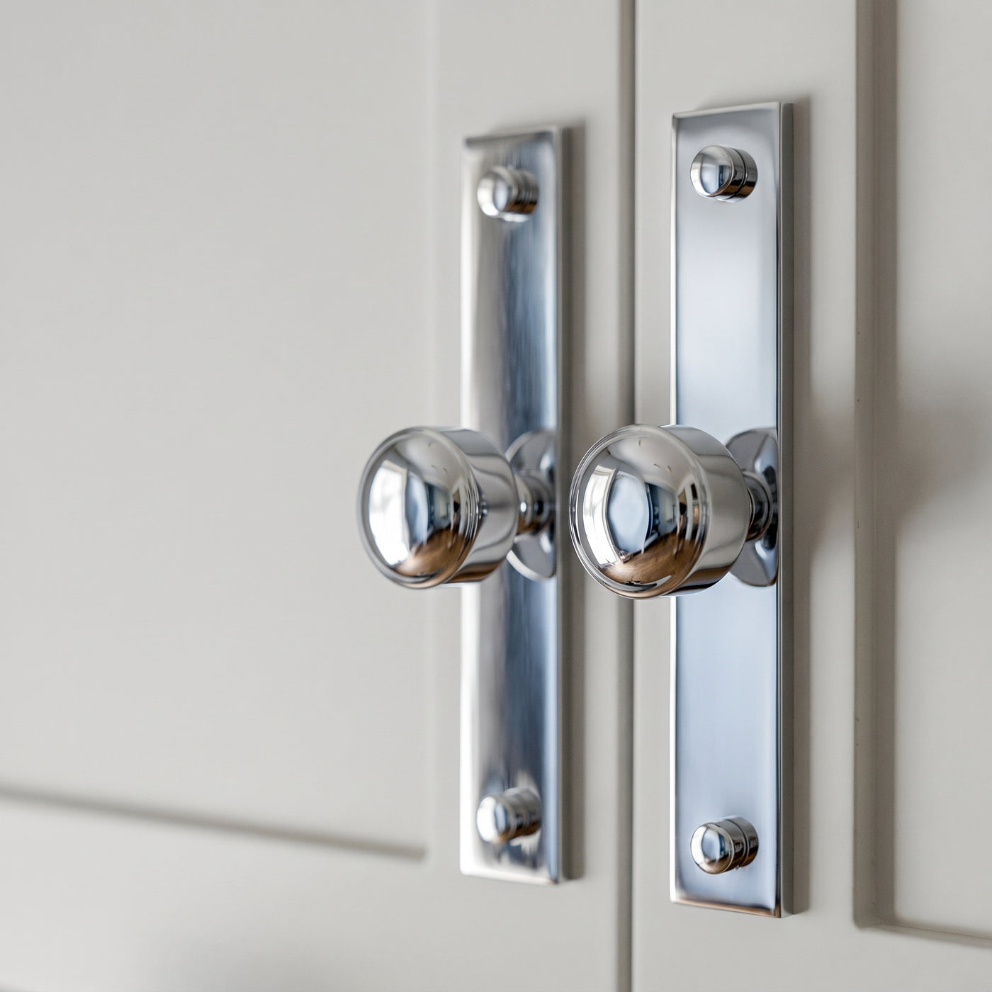 MIX diamantknottrad Wall Krok Rack — miljöbild, Polerad krom - PCP
