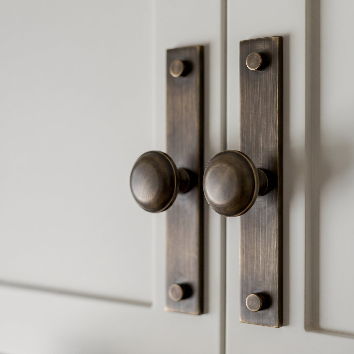 MIX diamantknottrad Wall Krok Rack — miljöbild, Satin antik, olackad - SAUL