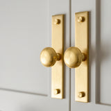 MIX diamantknottrad Wall Krok Rack — miljöbild, Satin mässing, satinlack - SBSL