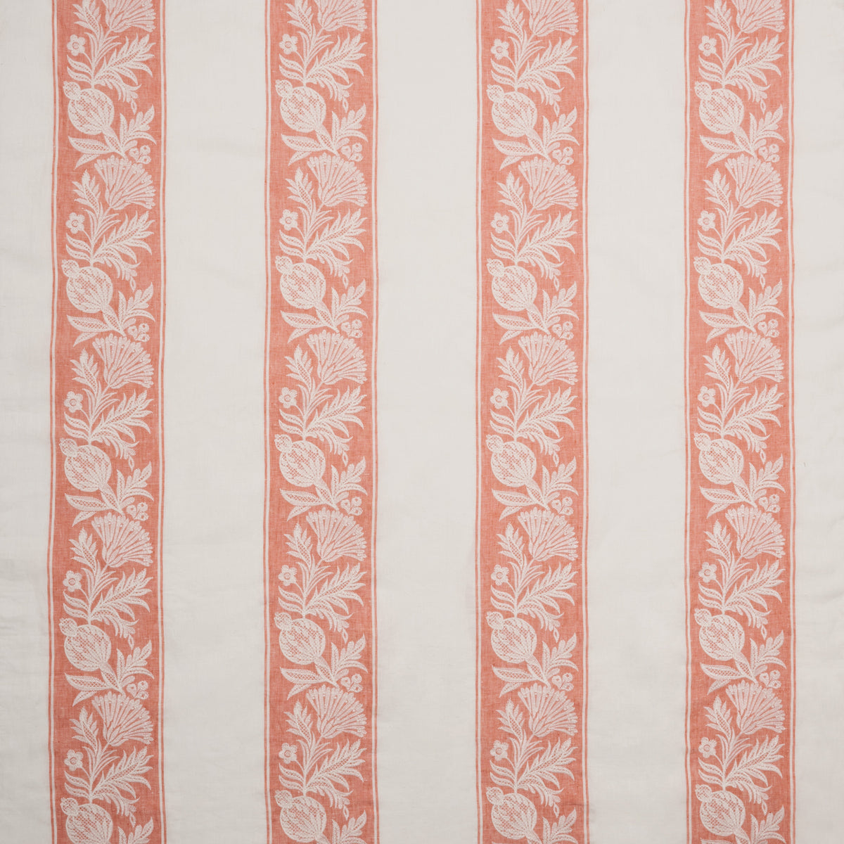 Cerney Stripe Coral — Nina Campbell tyg
