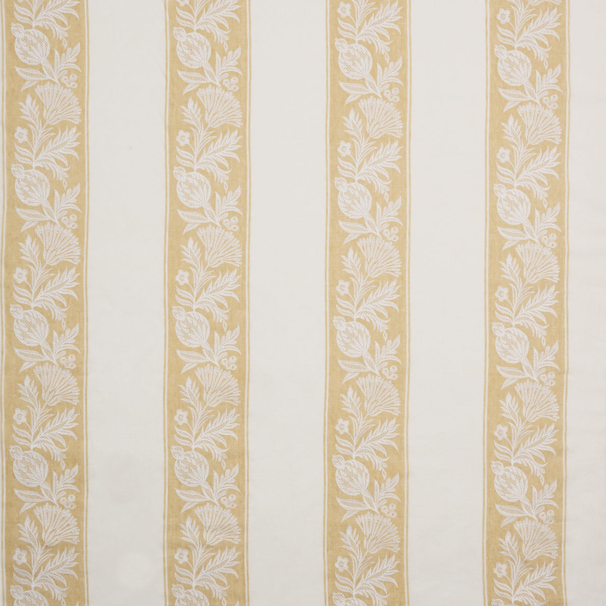 Cerney Stripe Ochre — Nina Campbell tyg