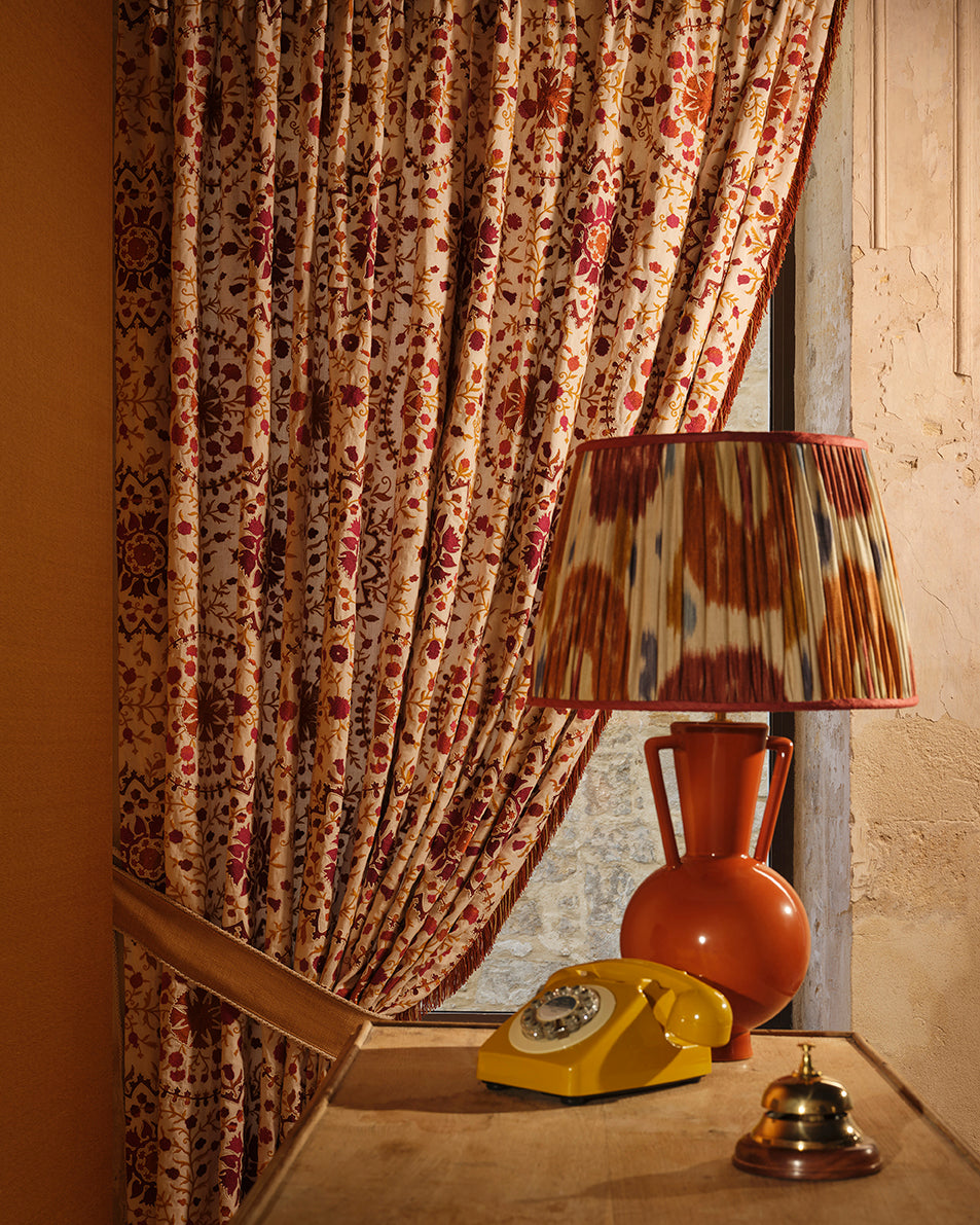 Neela miljöbild — Manuel Canovas tyg