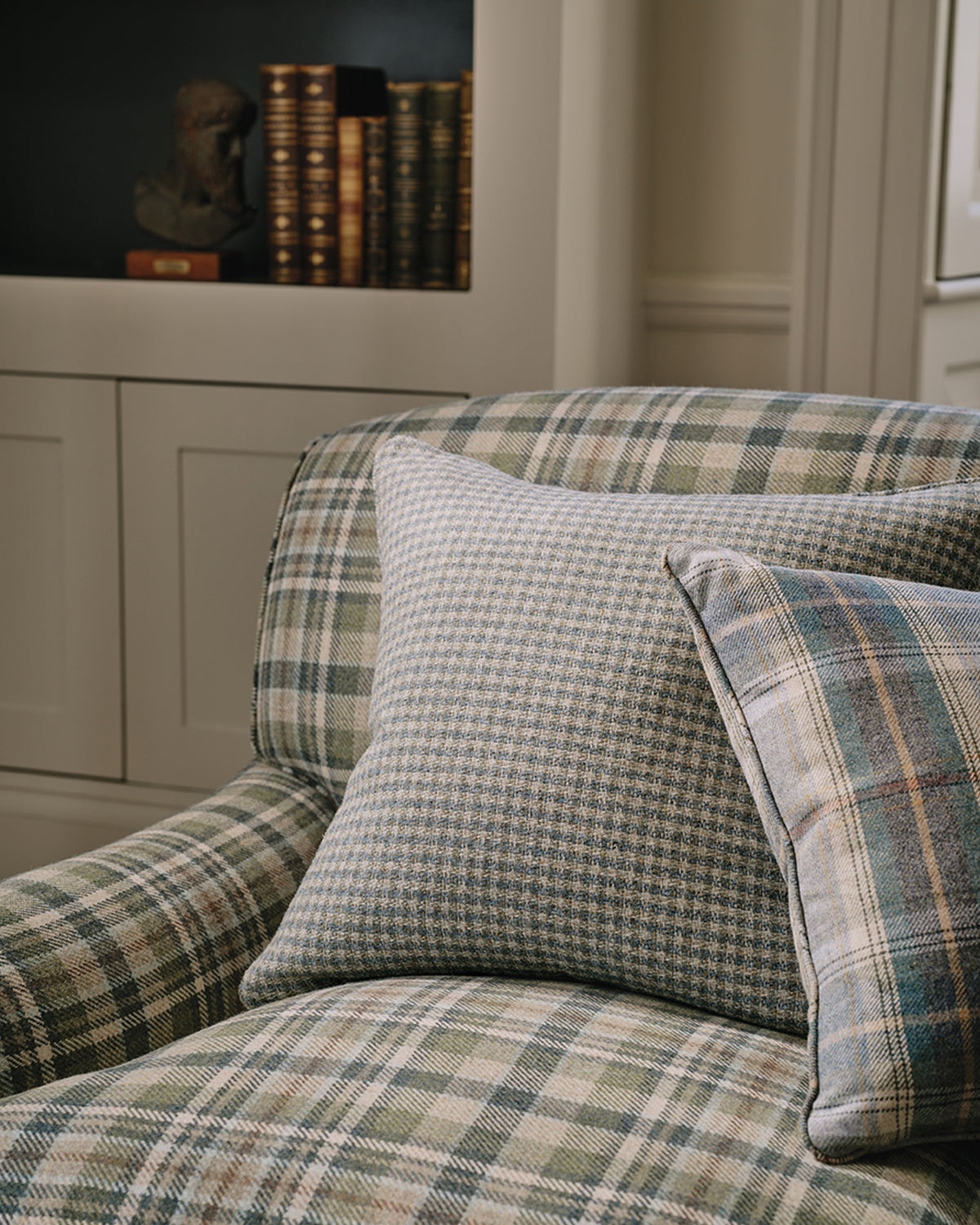 Norland Plaid miljöbild — Colefax & Fowler tyg