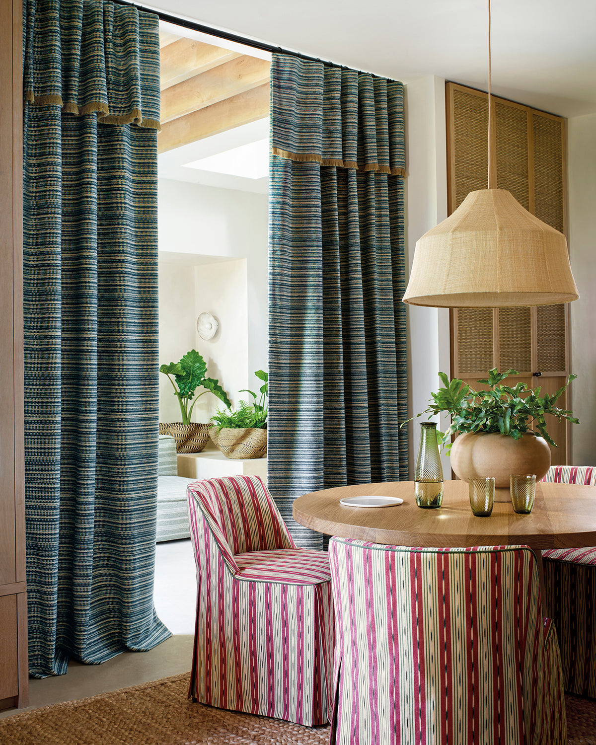 Oxley Stripe miljöbild — Jane Churchill tyg