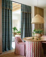 Oxley Stripe miljöbild — Jane Churchill tyg