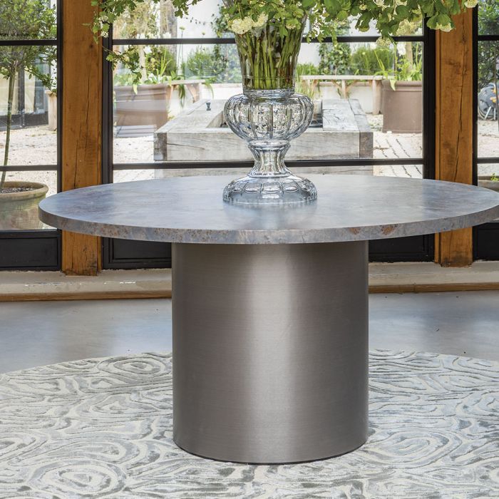 Coralia Silver matta från William Yeoward i inredningsmiljö