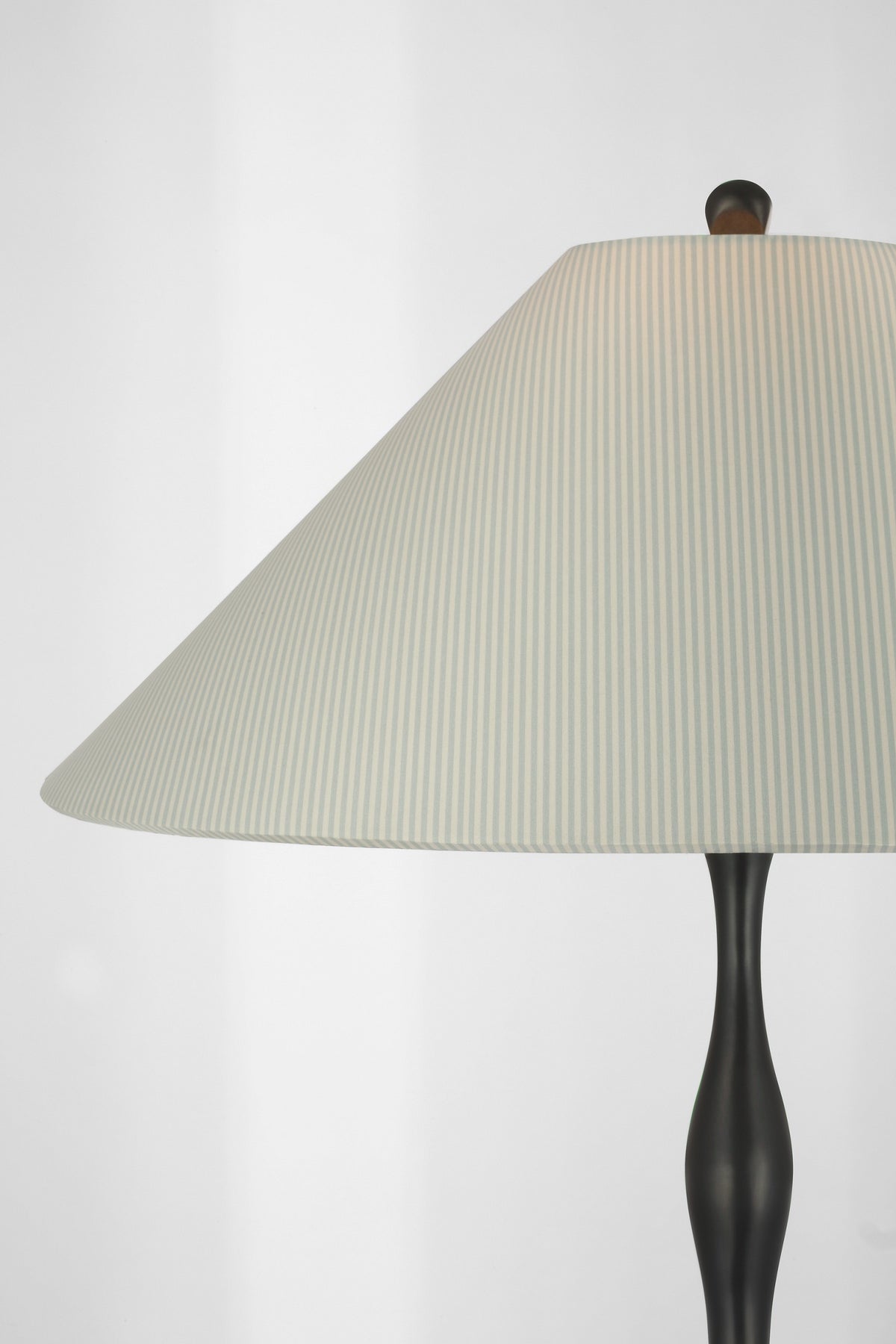 Romero Medium Bordslampa — Schumacher for Visual Comfort & Co. detaljbild