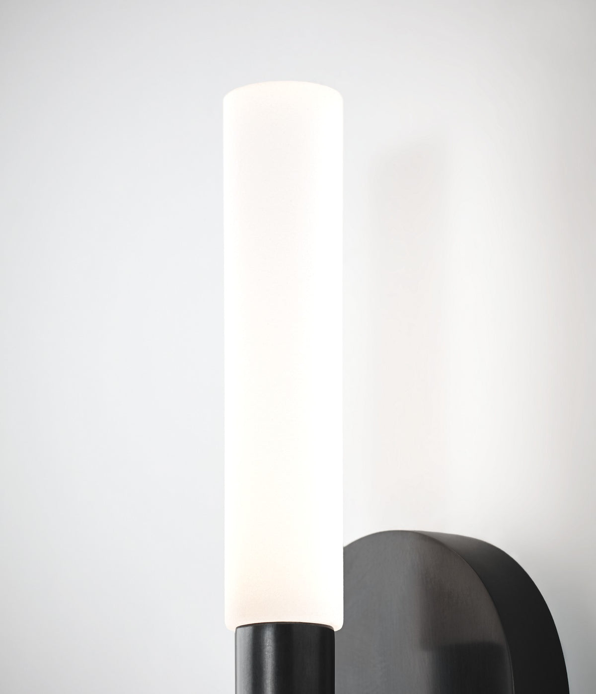 Rousseau Medium Vägglampa — Kelly Wearstler for Visual Comfort & Co. detaljbild