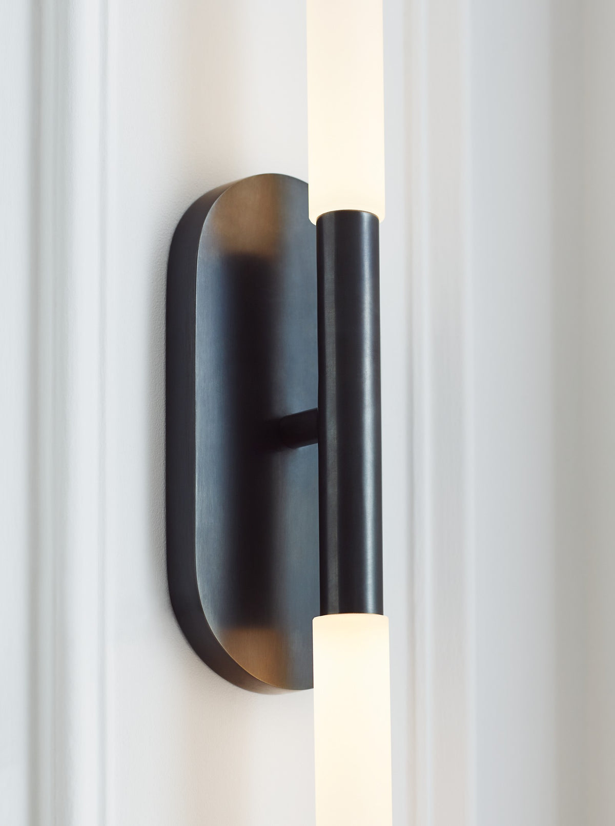Rousseau Medium Vanity Vägglampa — Kelly Wearstler for Visual Comfort & Co. detaljbild