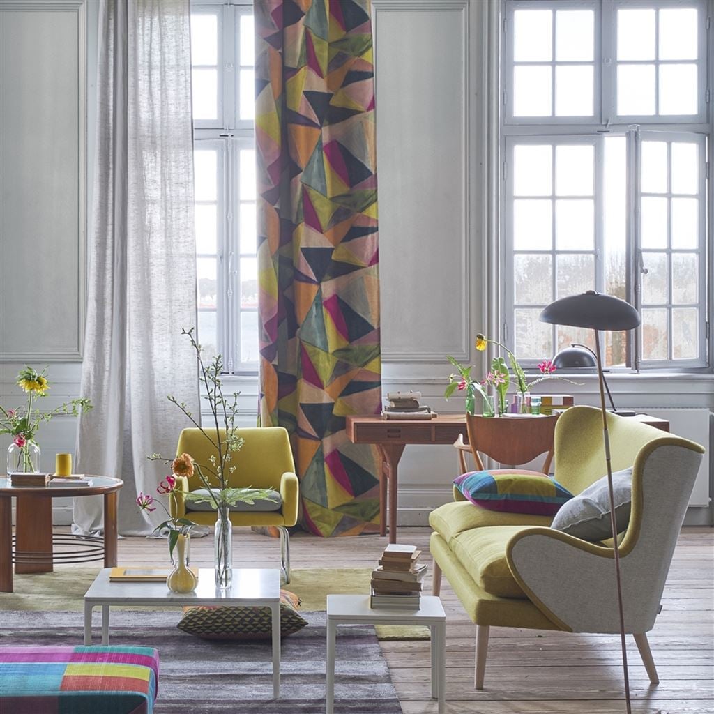 Shikhara Tyg — Designers Guild i miljö