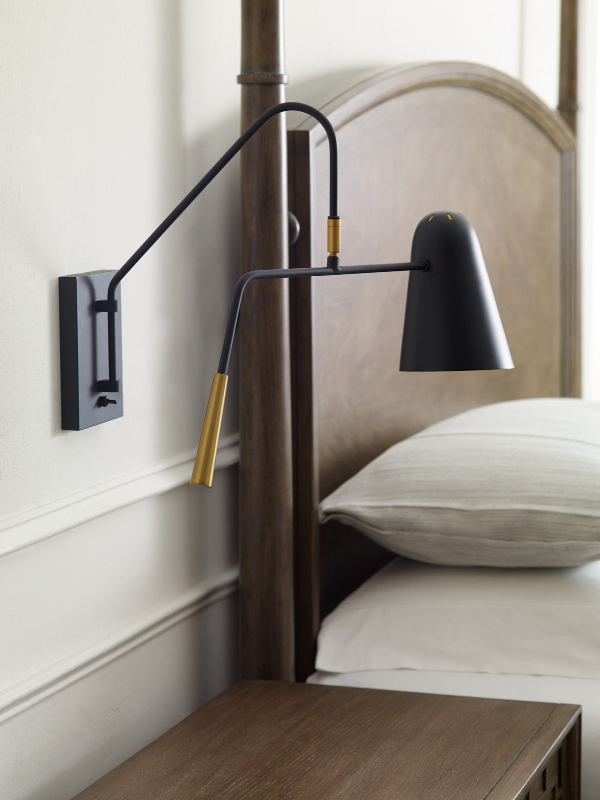 Simon Task Vägglampa — Ellen DeGeneres for Visual Comfort & Co. miljöbild